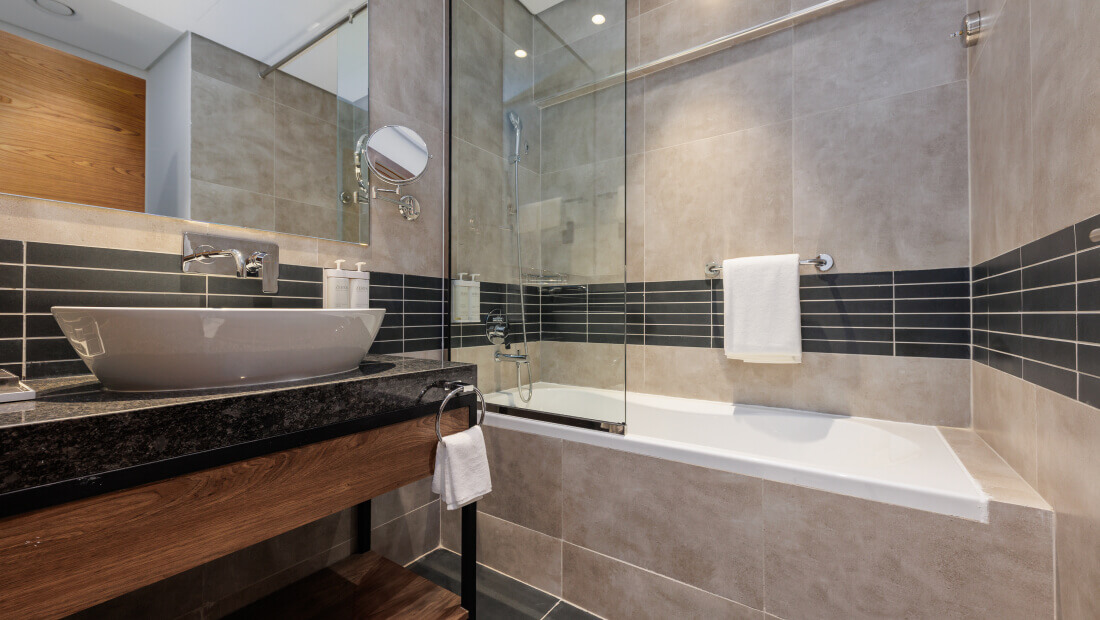 Avalon King Interconnecting Room